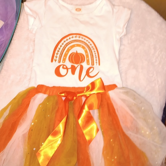 1st birthday tutu and onies - Picture 1 of 3